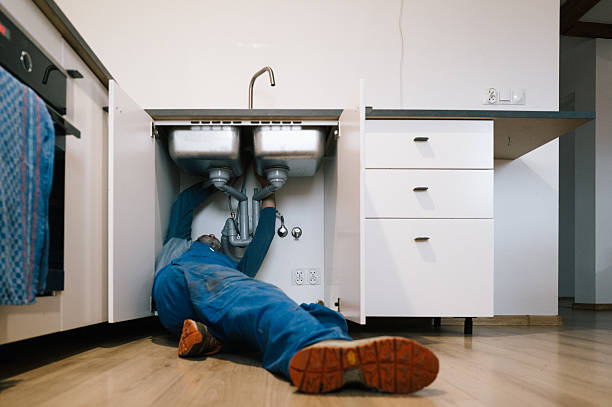 Professional Leak Detection technician working in Montgomery, IN